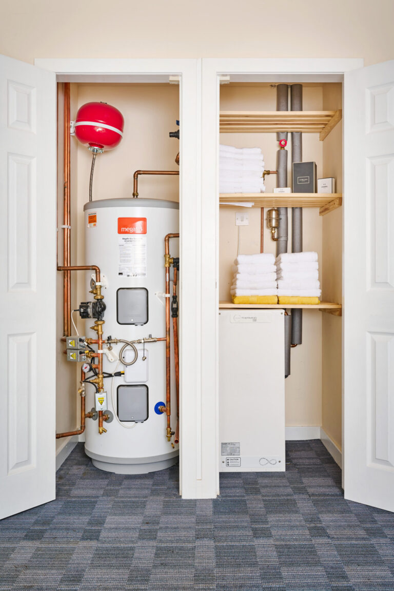 Sunamp Thermino compared to a traditional hot water cylinder