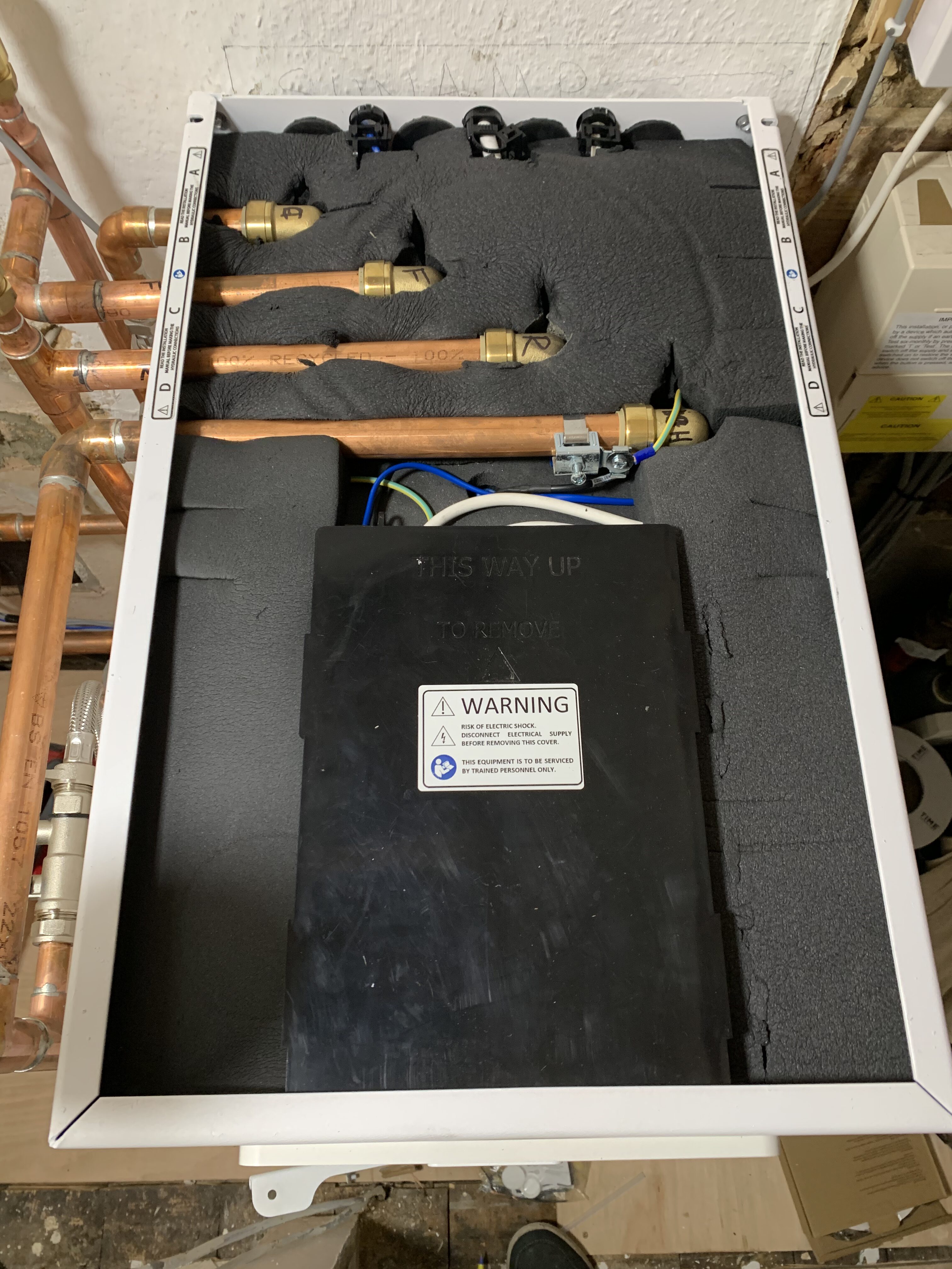 Insulation minimises heat loss from the Sunamp