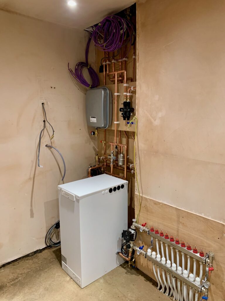 Sunamp Thermino 210 xPlus (heat-pump compatible) in location